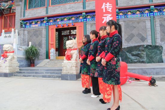 中国非遗传承人产业基地揭牌仪式